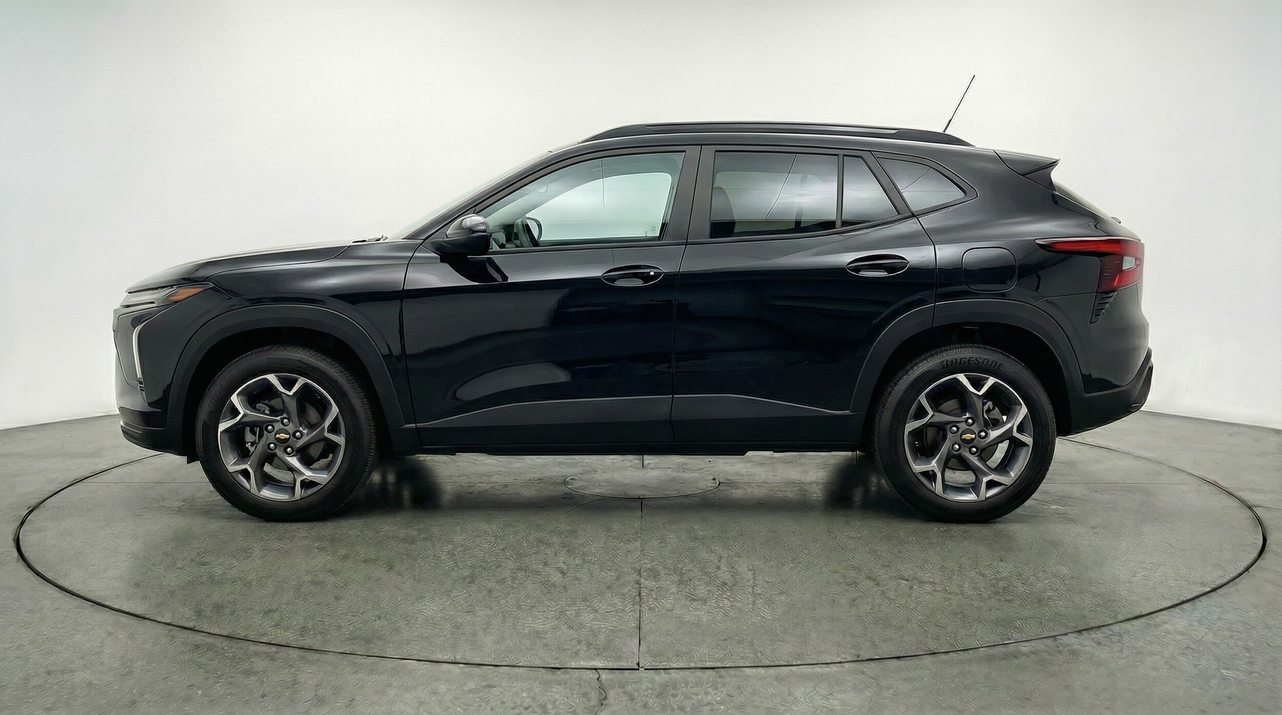 Thumbnail: 2025 Chevrolet Trax - 4