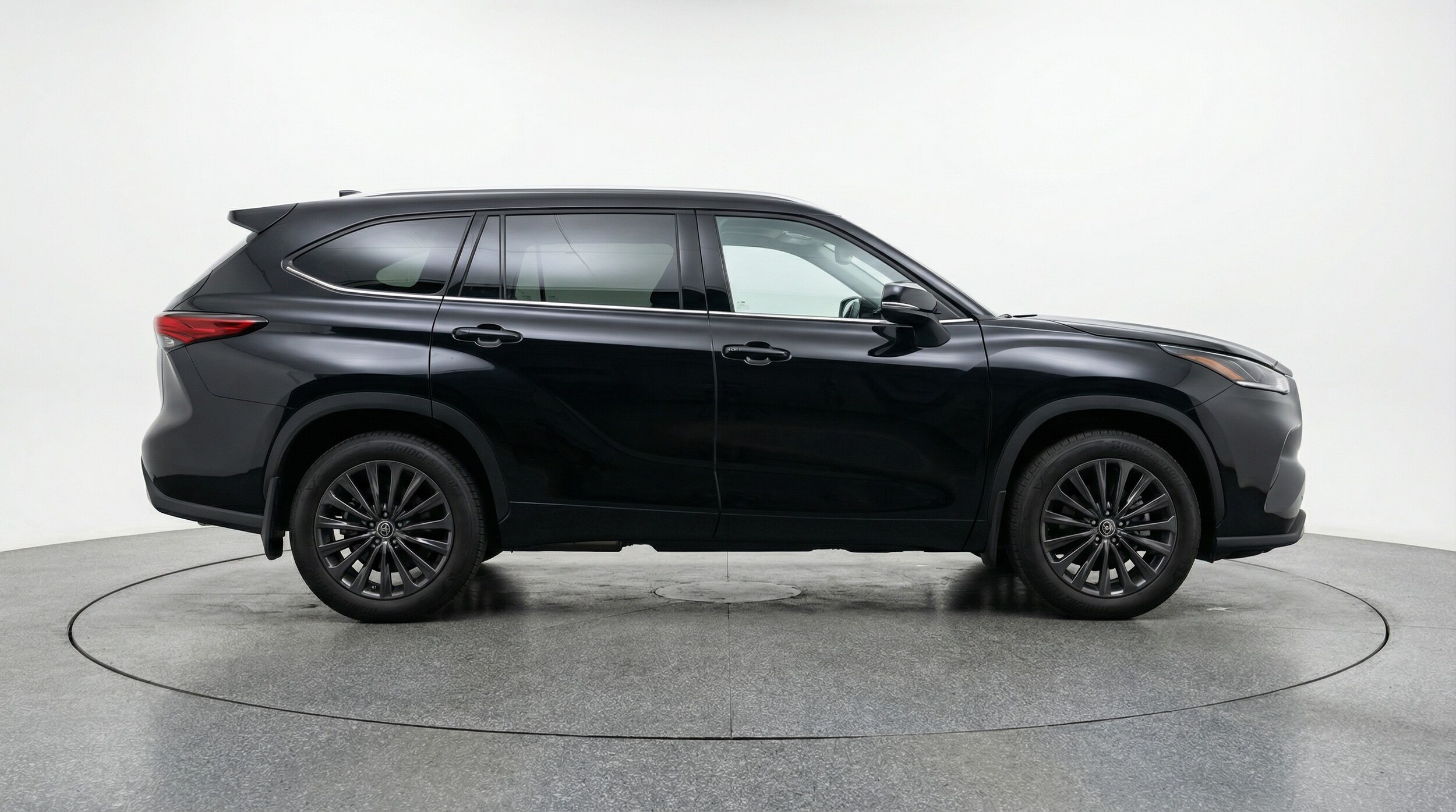Thumbnail: 2025 Toyota Highlander - 8