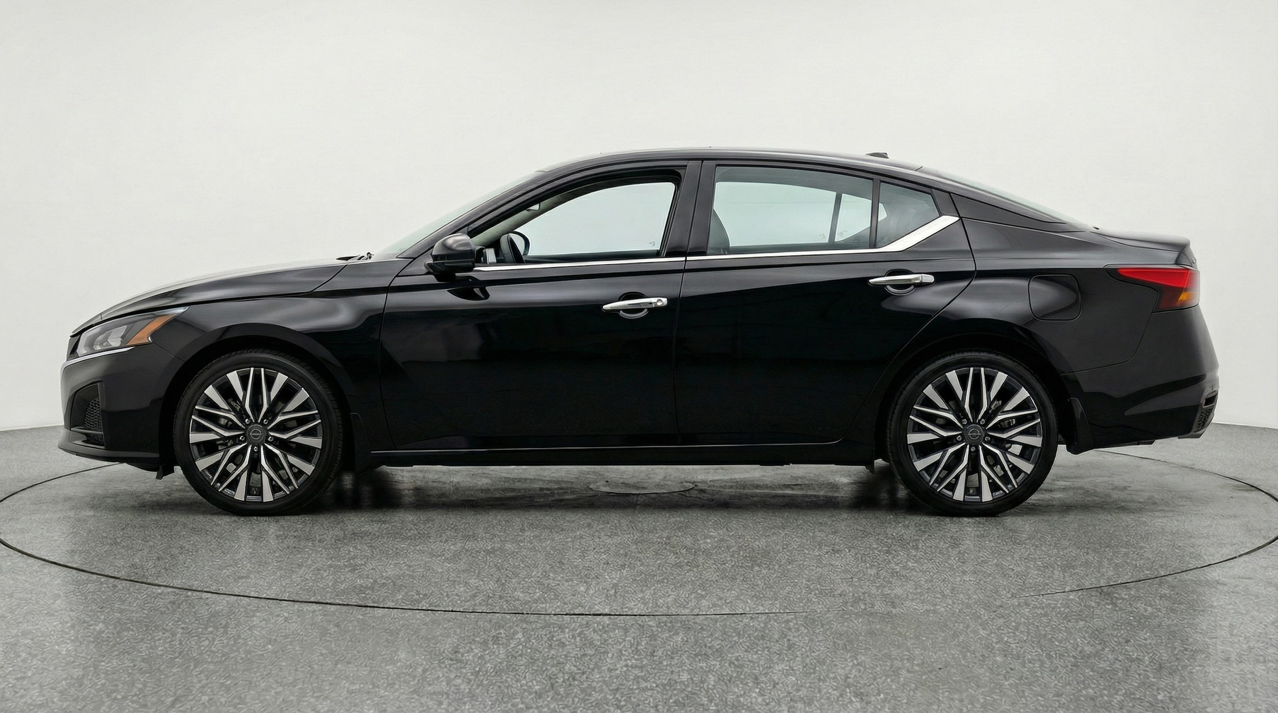 Thumbnail: 2025 Nissan Altima - 4