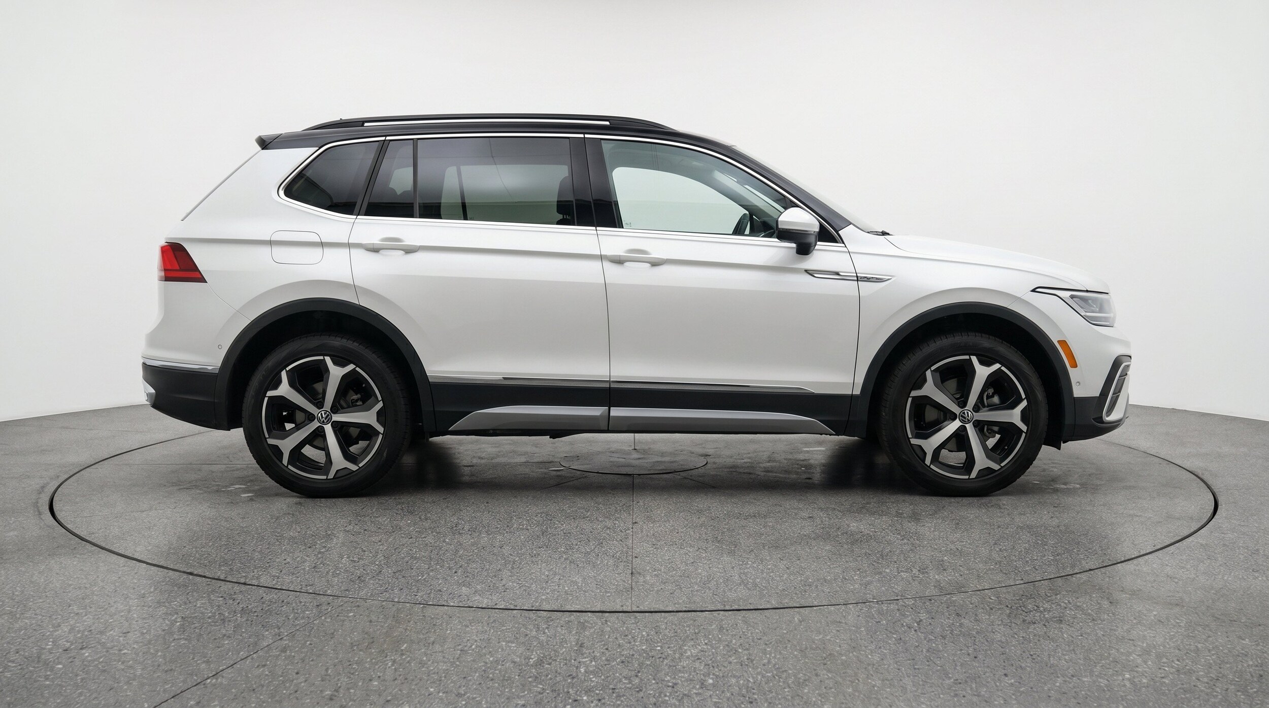 Thumbnail: 2026 Volkswagen Tiguan - 10
