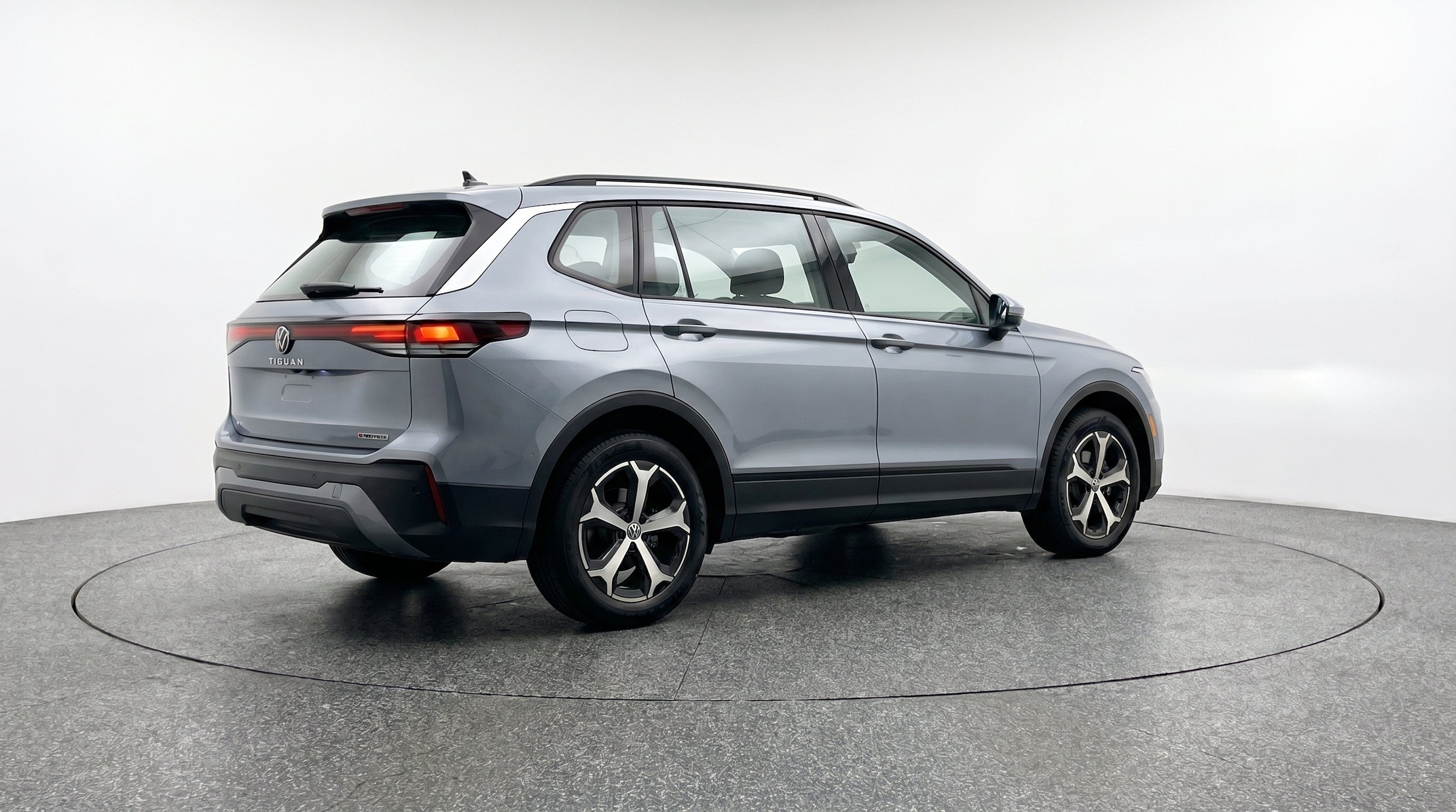 Thumbnail: 2026 Volkswagen Tiguan - 9