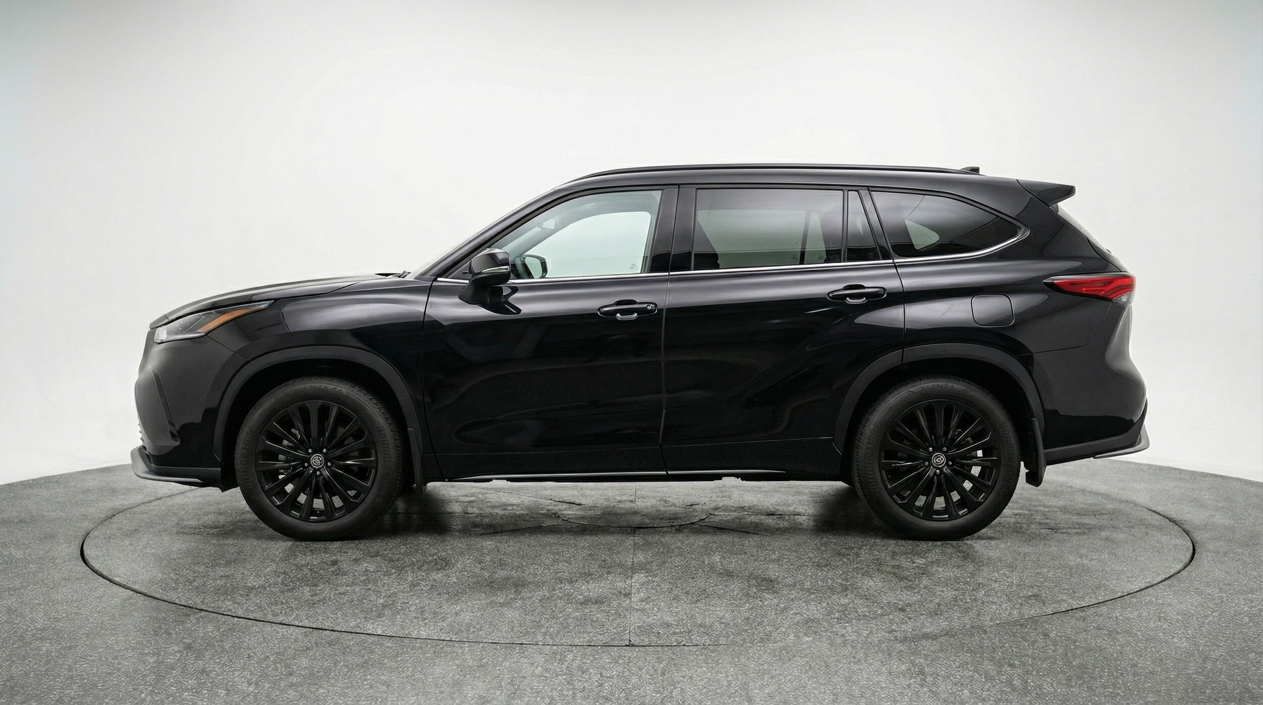 Thumbnail: 2025 Toyota Highlander - 4