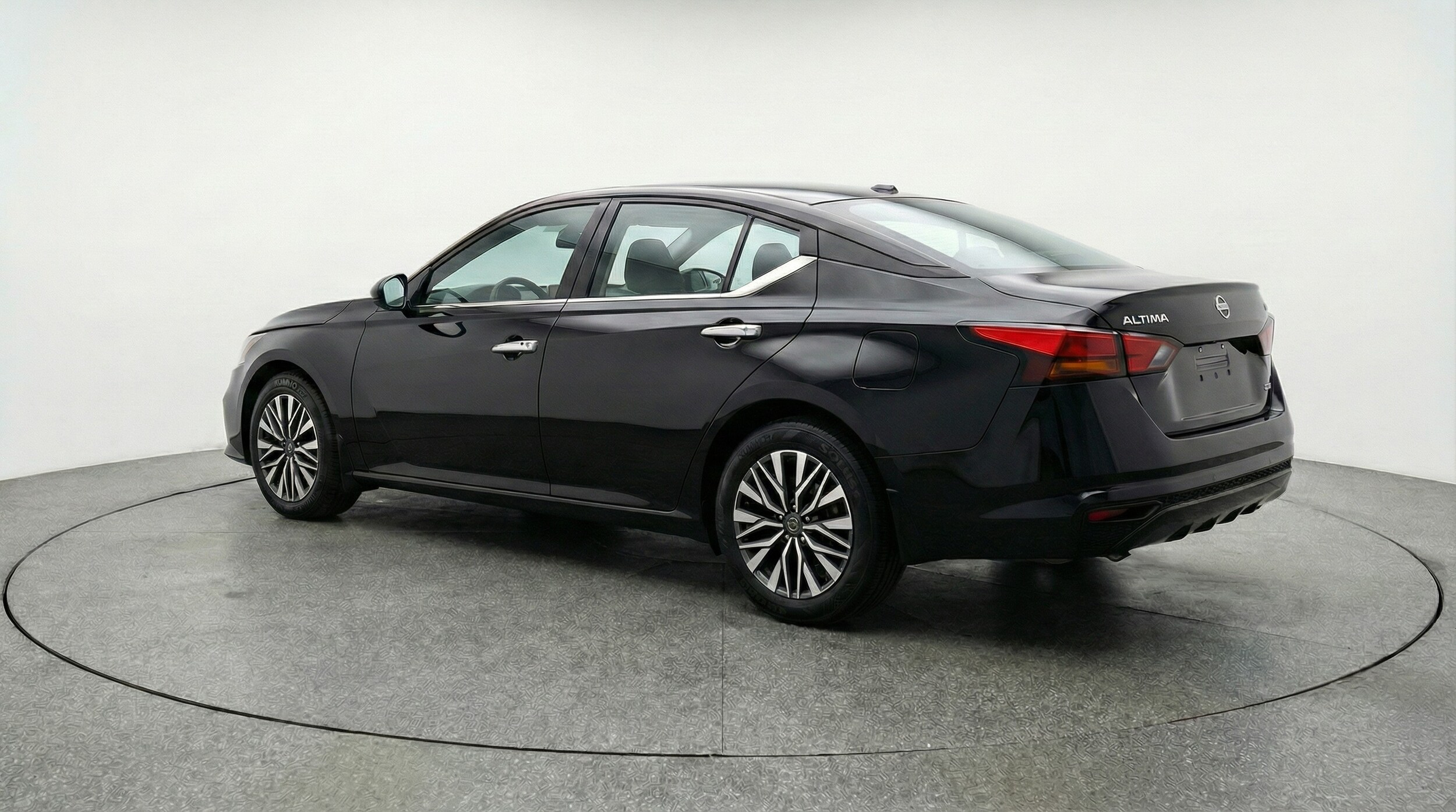 Thumbnail: 2025 Nissan Altima - 5