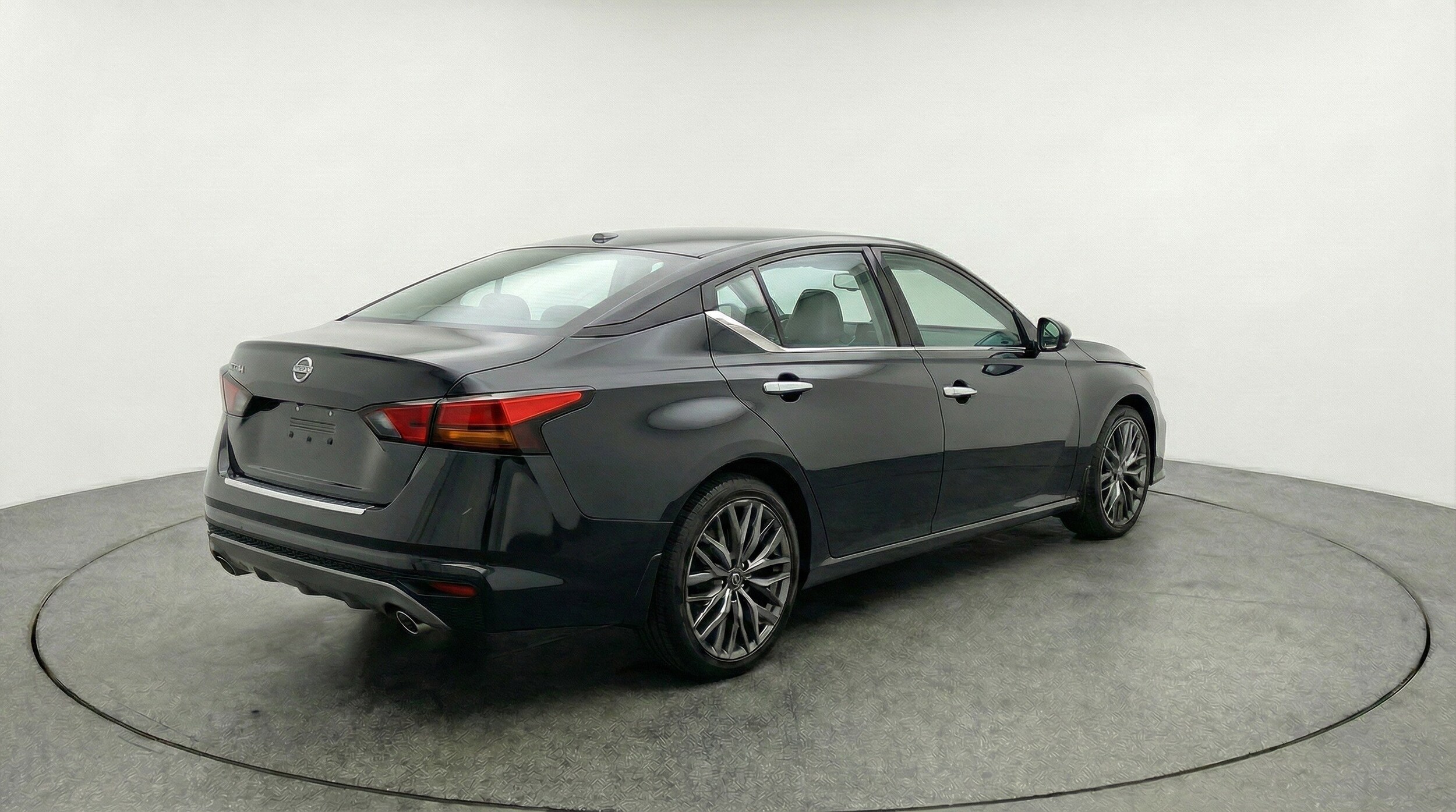 Thumbnail: 2025 Nissan Altima - 9