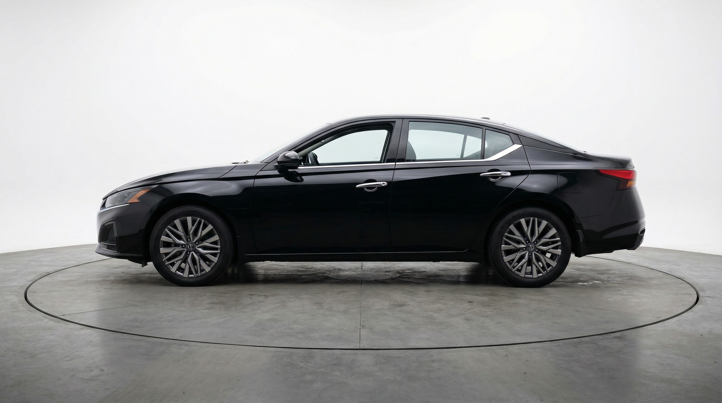 Thumbnail: 2025 Nissan Altima - 4