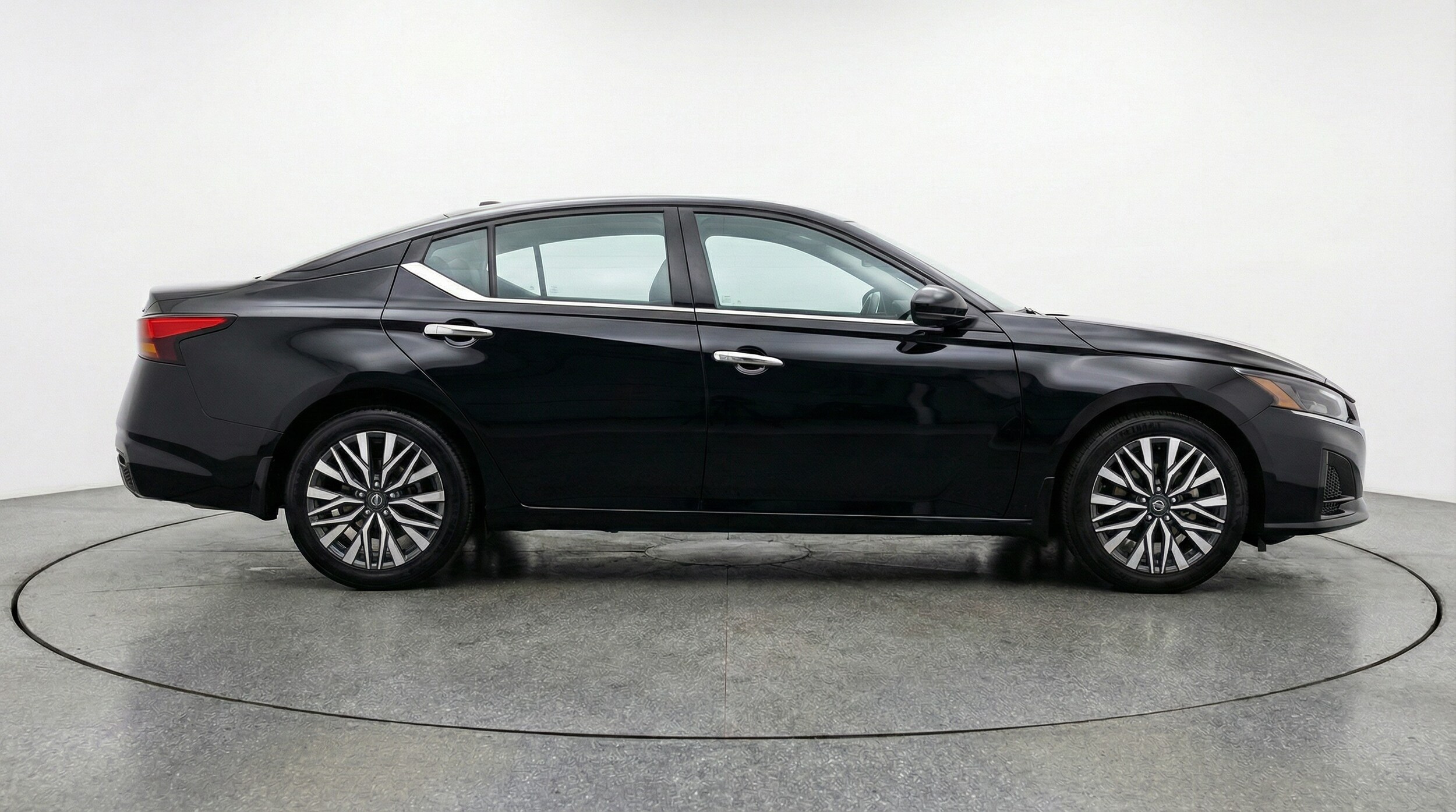 Thumbnail: 2025 Nissan Altima - 8