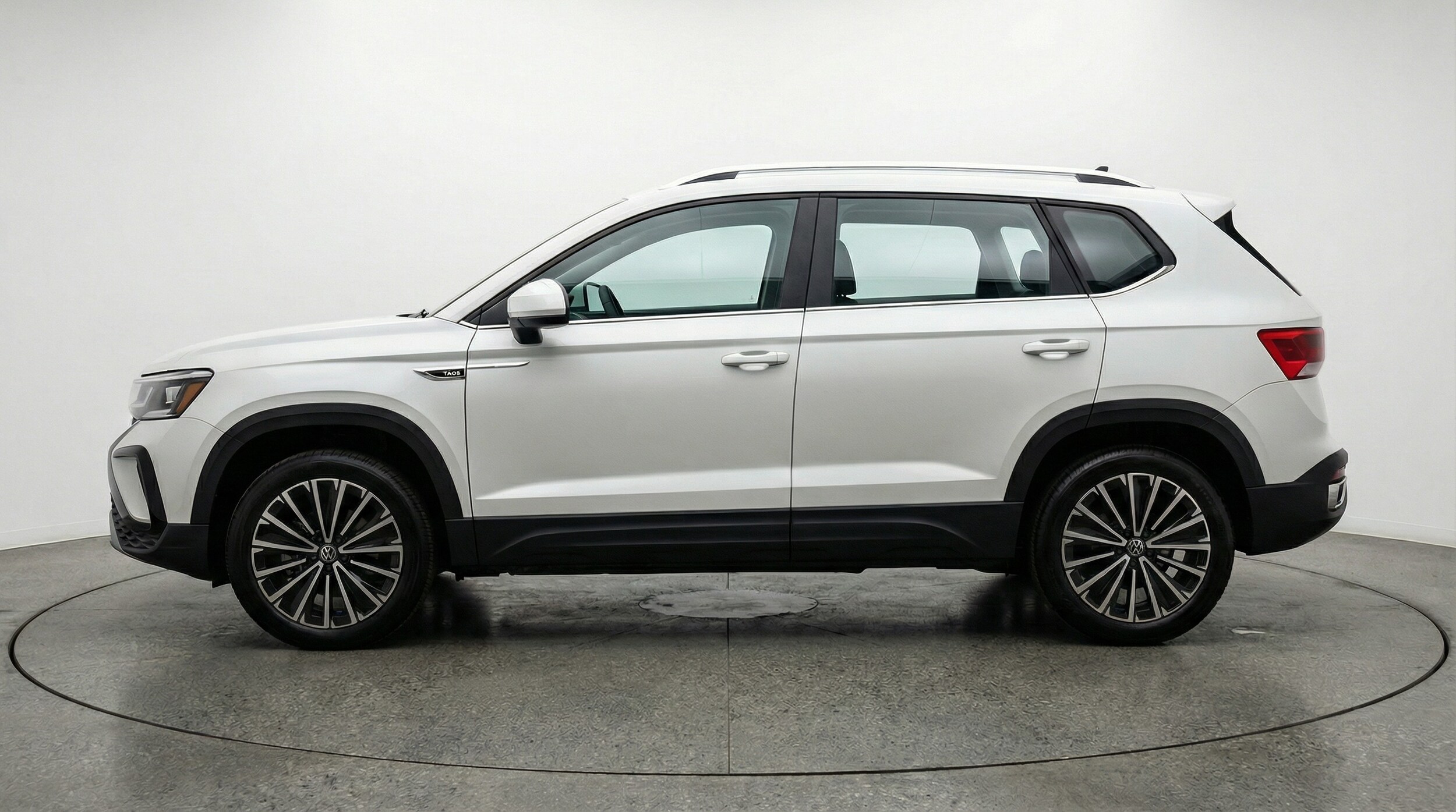 Thumbnail: 2025 Volkswagen Taos - 4