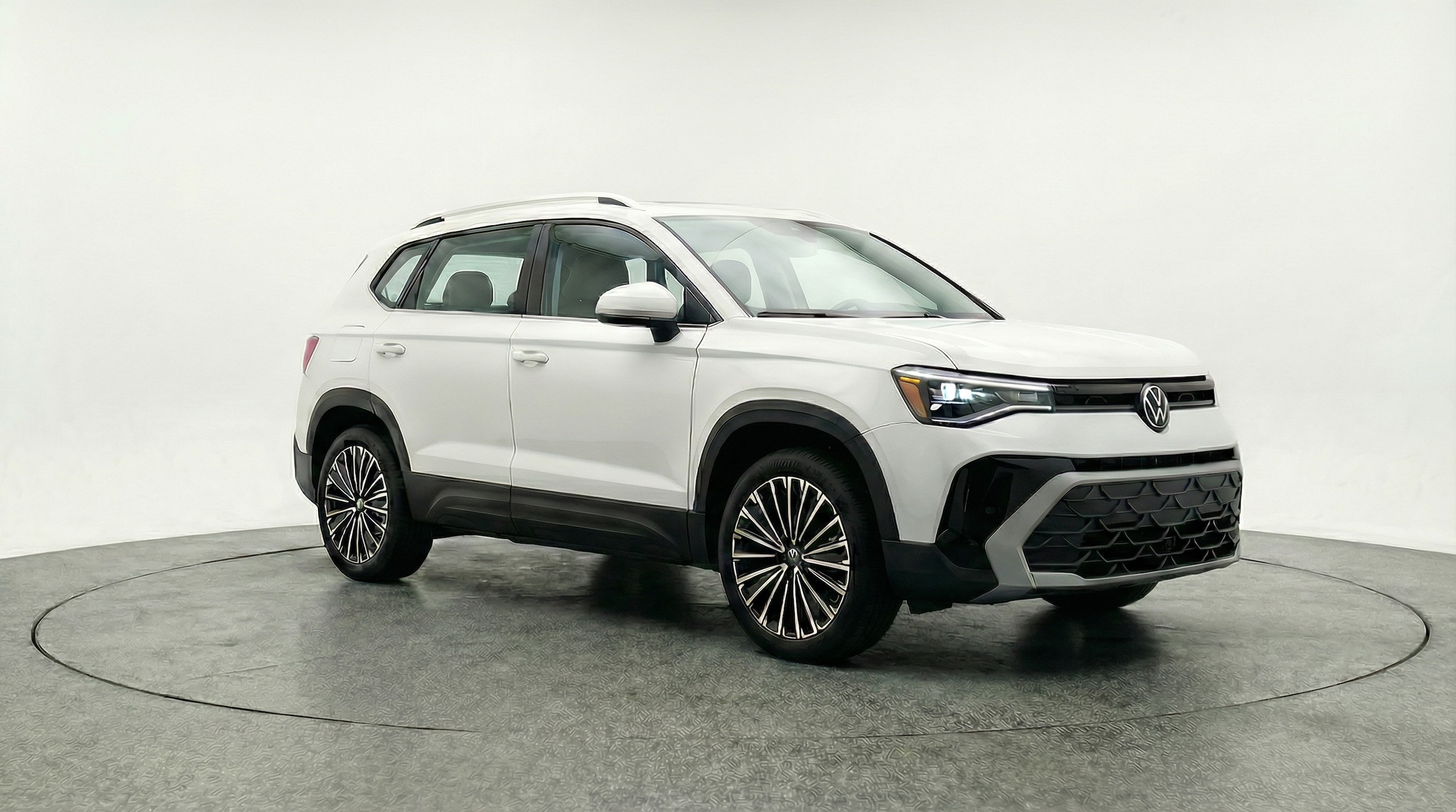 Thumbnail: 2025 Volkswagen Taos - 1