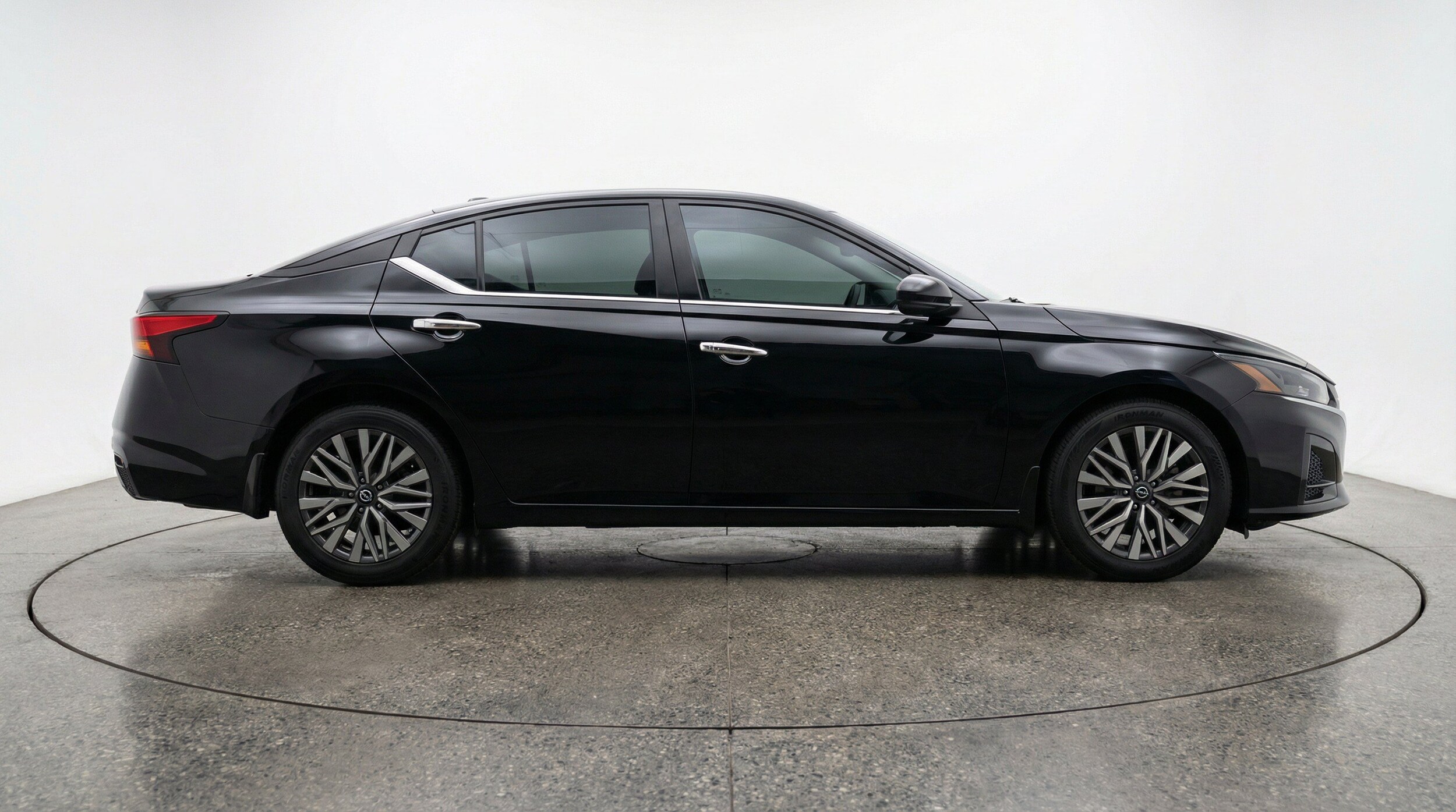 Thumbnail: 2025 Nissan Altima - 11