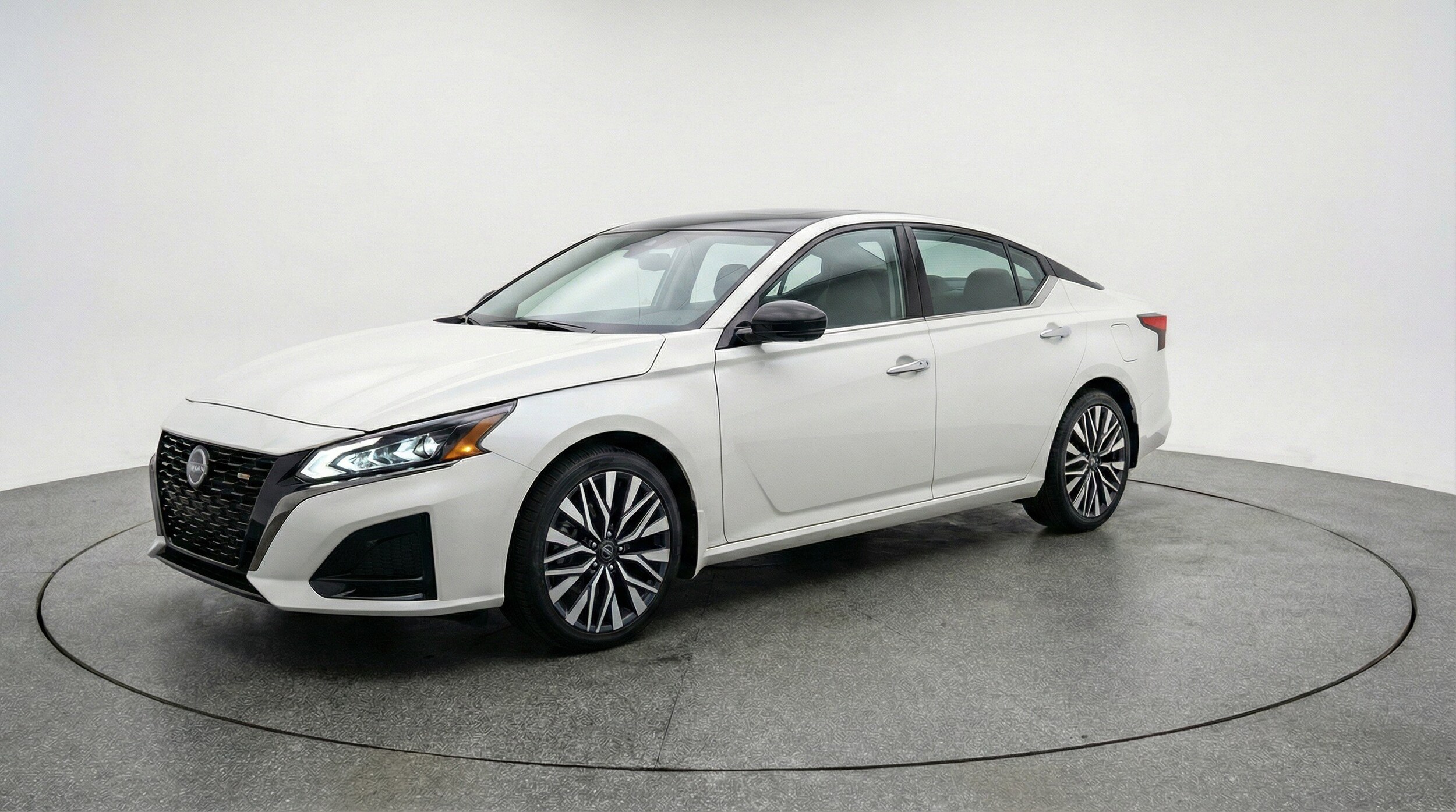 Thumbnail: 2025 Nissan Altima - 3
