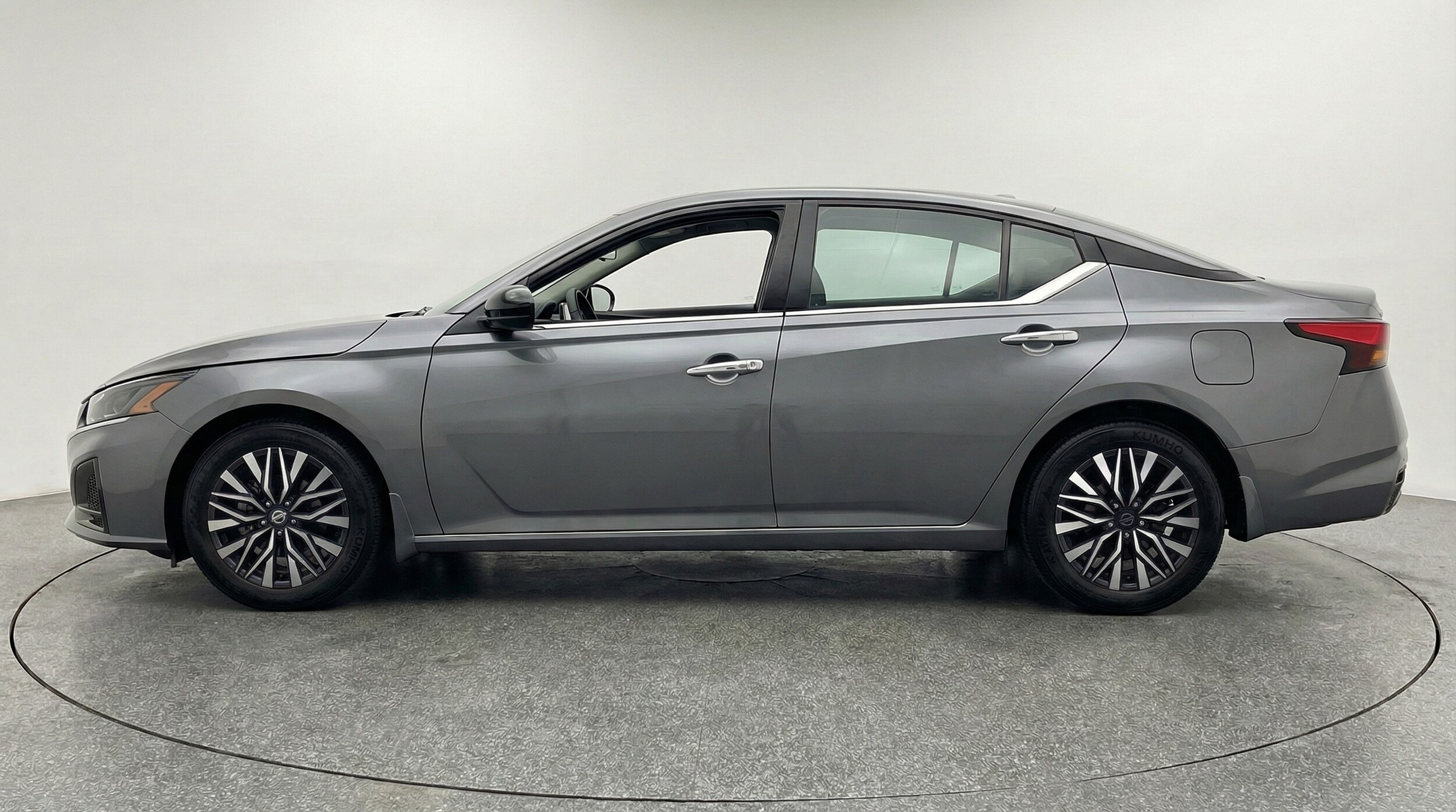 Thumbnail: 2025 Nissan Altima - 4