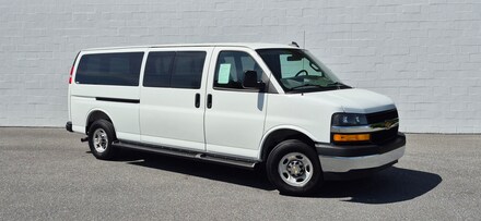 2025 Chevrolet Express Passenger 1LT Van
