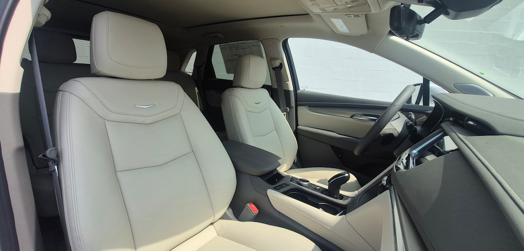 New 2026 CADILLAC XT5 Premium Luxury SUV