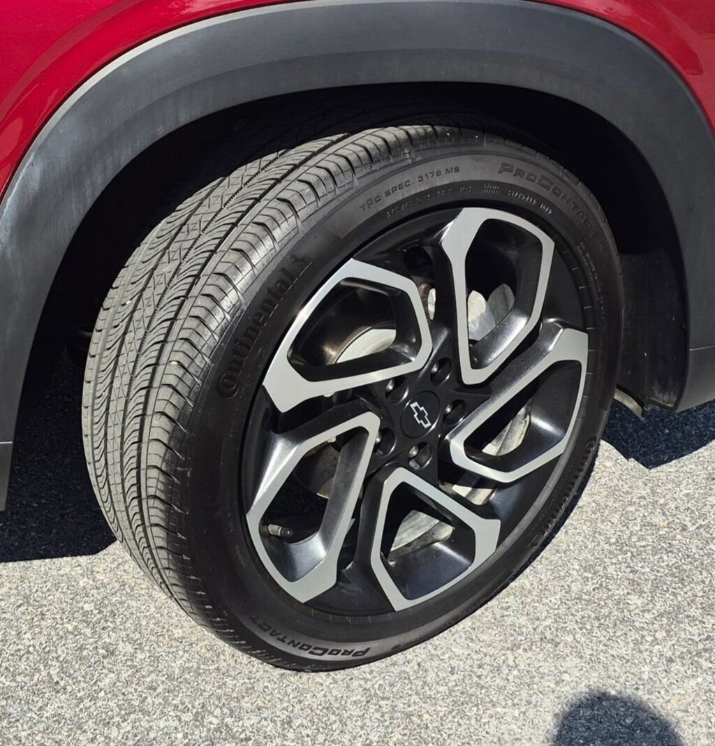 Used 2025 Chevrolet Trax 2RS SUV