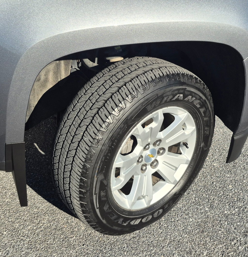 2019 Chevrolet Colorado LT photo 3