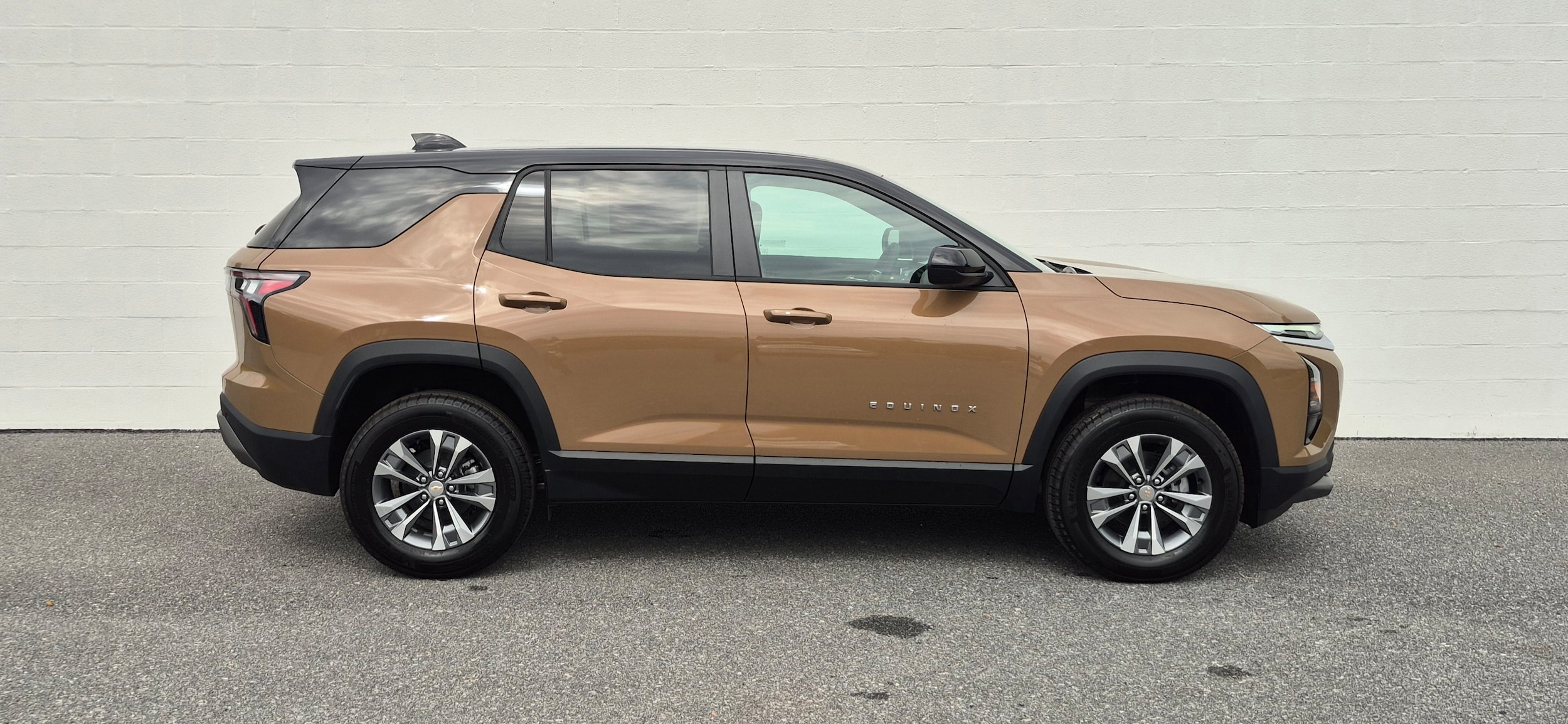 2027 Chevrolet Equinox LT - Photo 8
