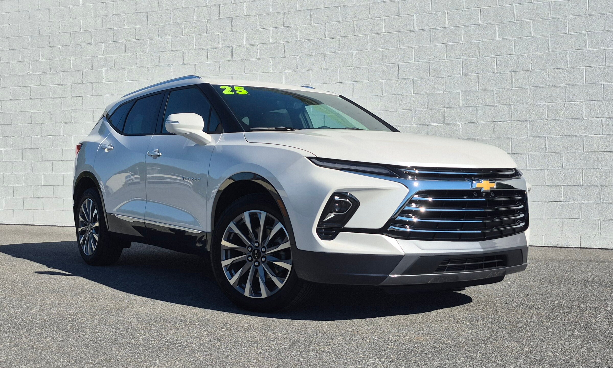 2025 Chevrolet Blazer Premier photo 2