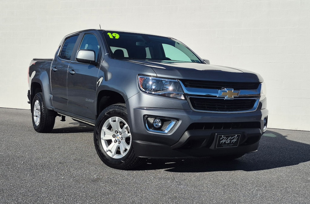2019 Chevrolet Colorado LT photo 2
