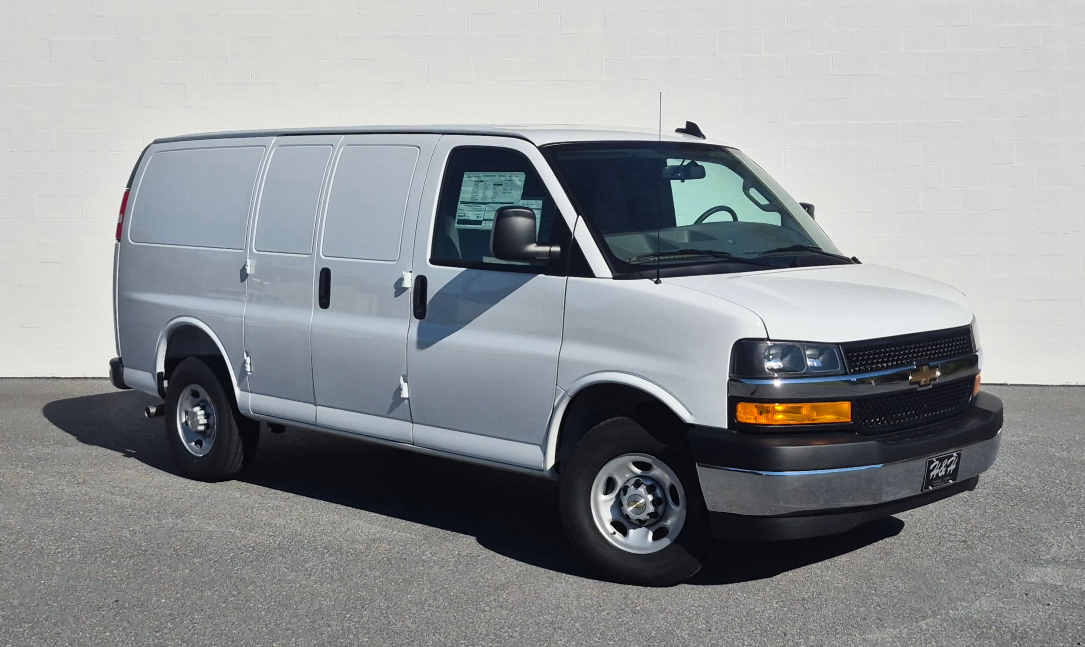 2025 Chevrolet Express Cargo Work Van's photo
