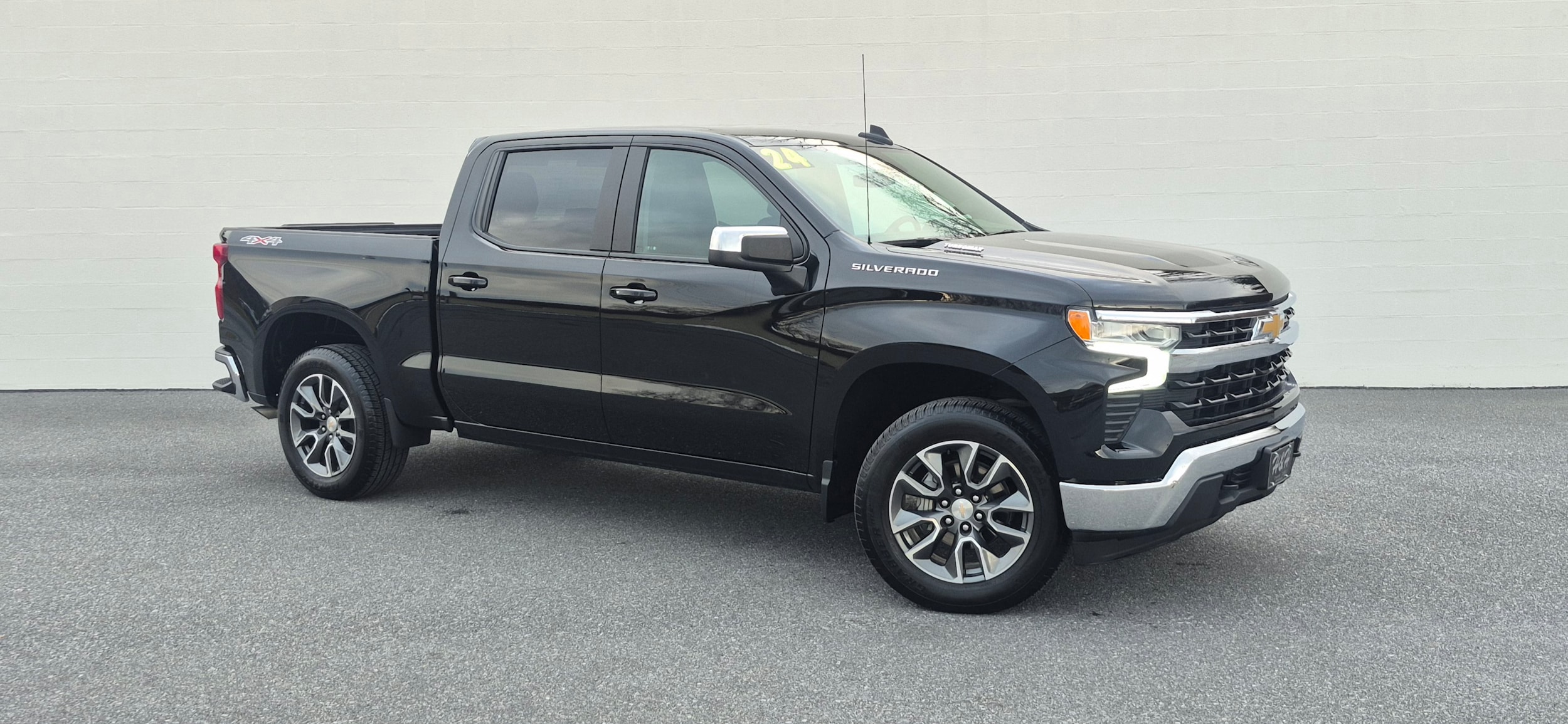 2024 Chevrolet Silverado 1500 LT's photo