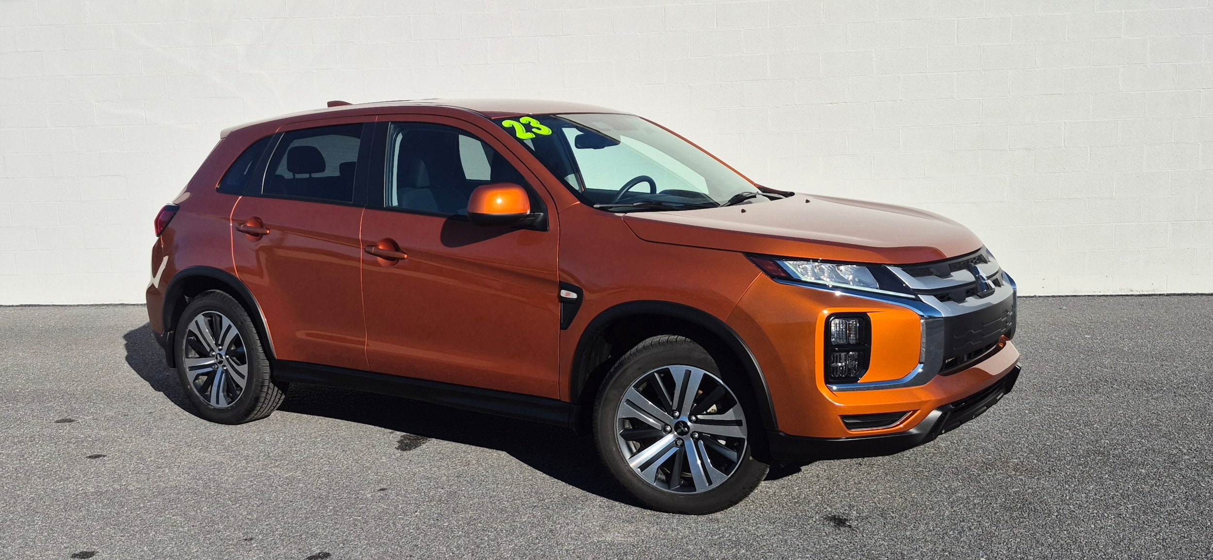 2023 Mitsubishi Outlander Sport ES's photo