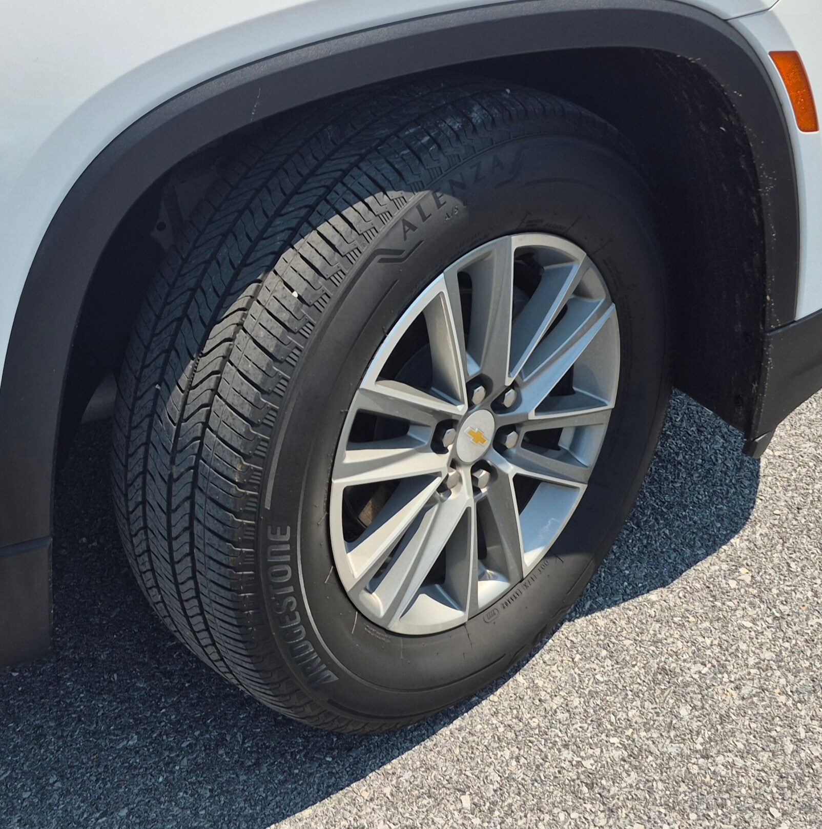 2023 Chevrolet Traverse Leather photo 2