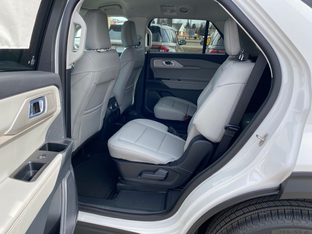 2026 Ford Explorer Active - Photo 16