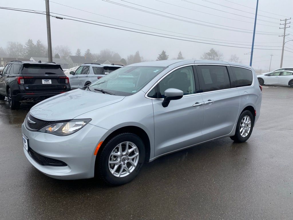 2023 Chrysler Voyager LX
