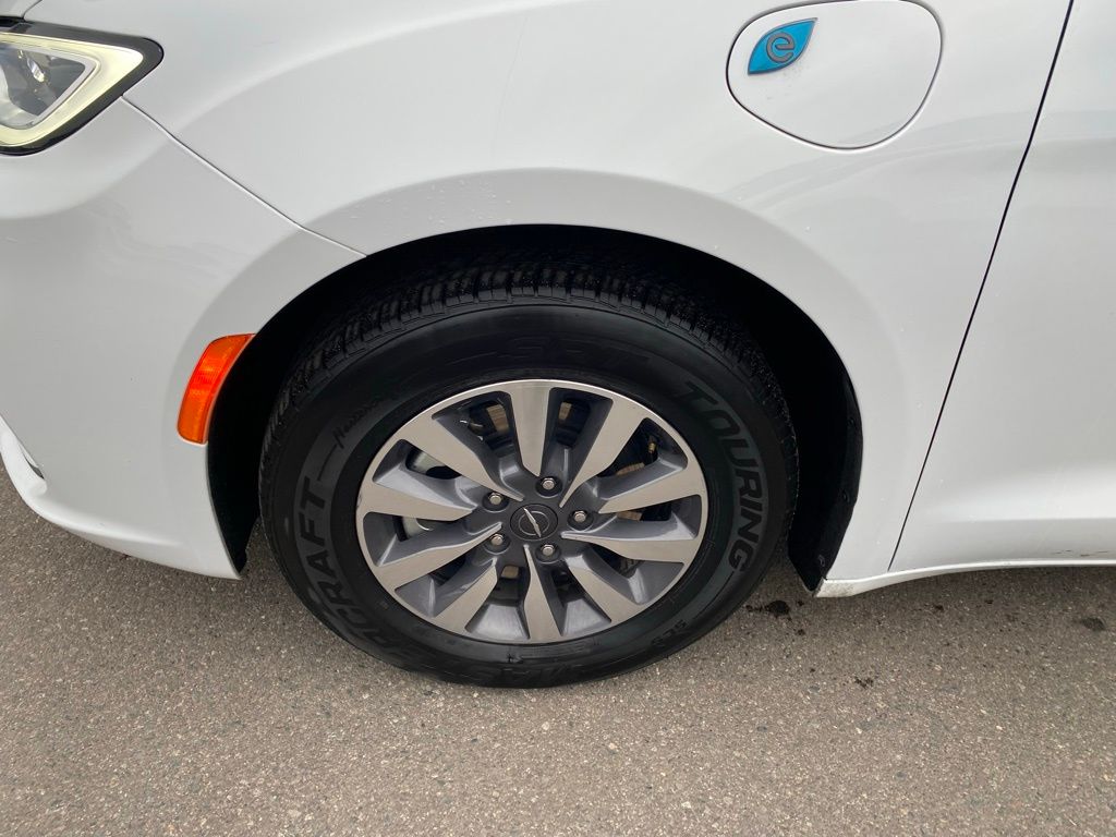 Used 2024 Chrysler Pacifica PHEV Select with VIN 2C4RC1S71RR177965 for sale in Hibbing, Minnesota