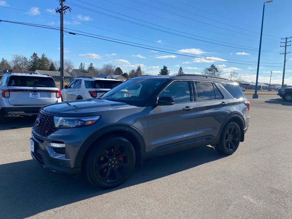 2022 Ford Explorer ST's photo