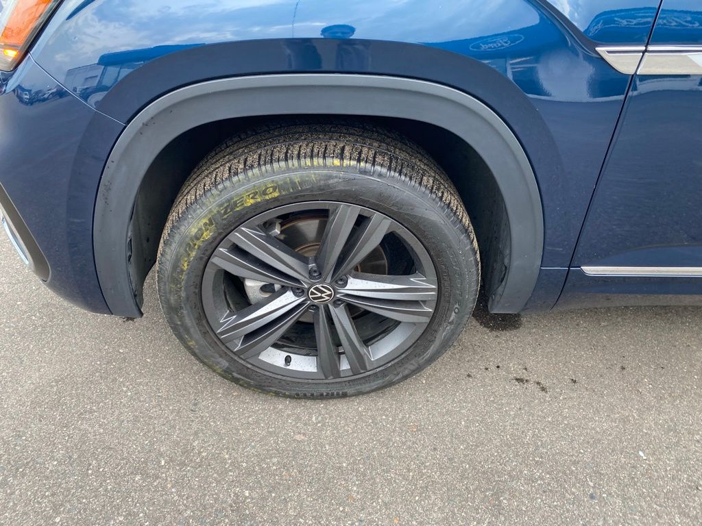 Used 2021 Volkswagen Atlas SE w/Tech R-Line with VIN 1V2RR2CA1MC545625 for sale in Hibbing, Minnesota