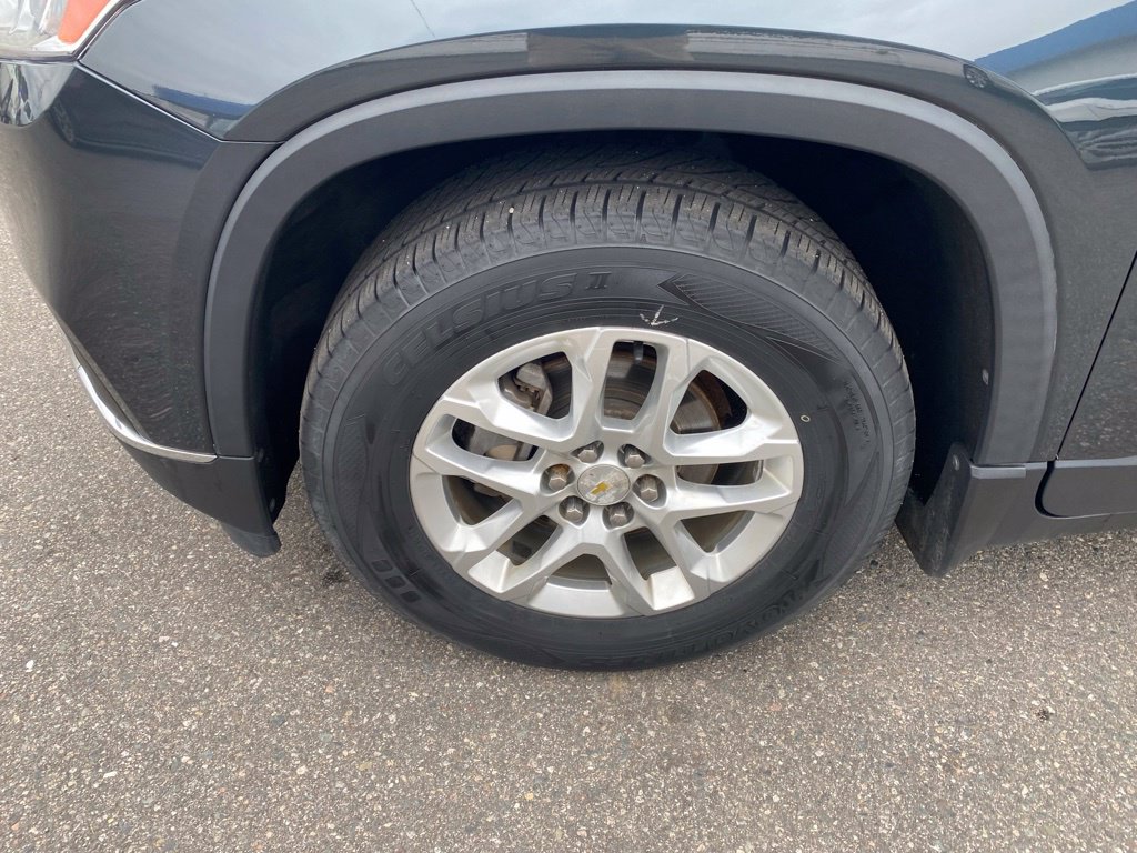 Used 2019 Chevrolet Traverse 3LT with VIN 1GNEVHKWXKJ240684 for sale in Hibbing, Minnesota