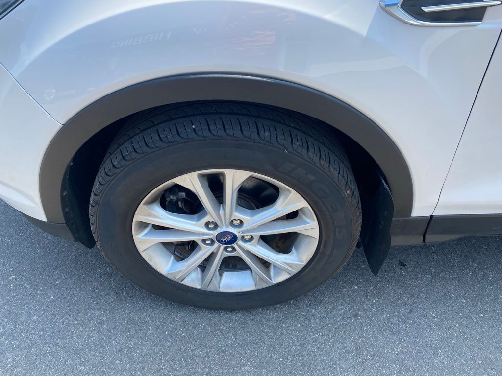 Used 2017 Ford Escape SE with VIN 1FMCU9GD4HUE78095 for sale in Hibbing, Minnesota
