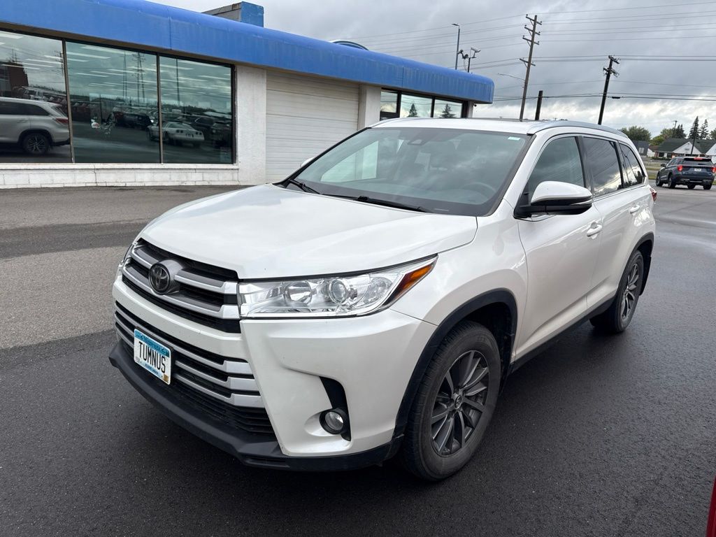 Used 2019 Toyota Highlander XLE with VIN 5TDJZRFH9KS578867 for sale in Hibbing, Minnesota