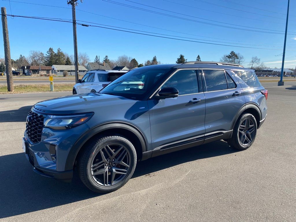 2026 Ford Explorer ST-LINE's photo