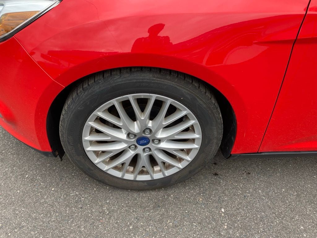 Used 2012 Ford Focus SEL with VIN 1FAHP3M27CL222250 for sale in Hibbing, Minnesota