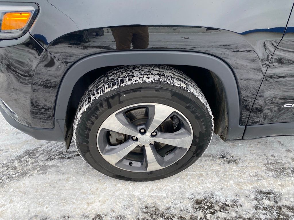 Used 2020 Jeep Cherokee Limited with VIN 1C4PJMDX8LD579200 for sale in Hibbing, Minnesota