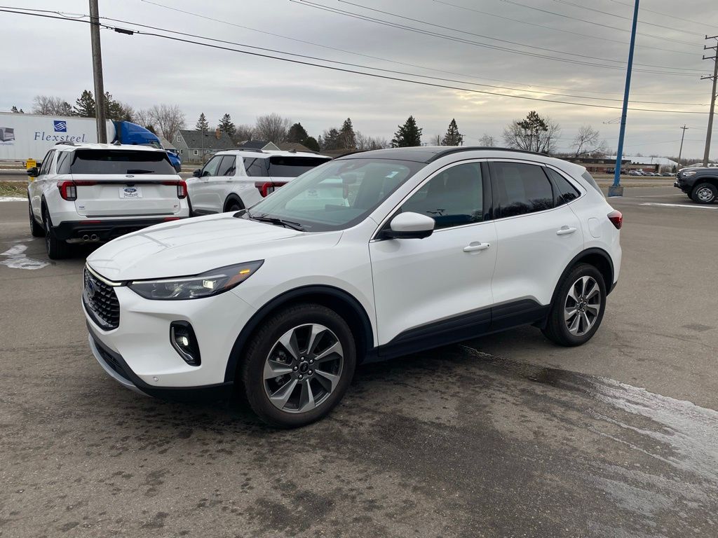 2023 Ford Escape Platinum's photo