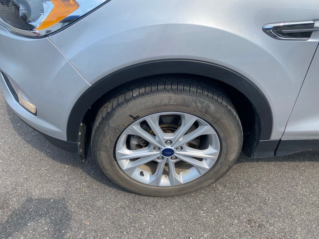 Used 2017 Ford Escape SE with VIN 1FMCU9G97HUE54756 for sale in Hibbing, Minnesota