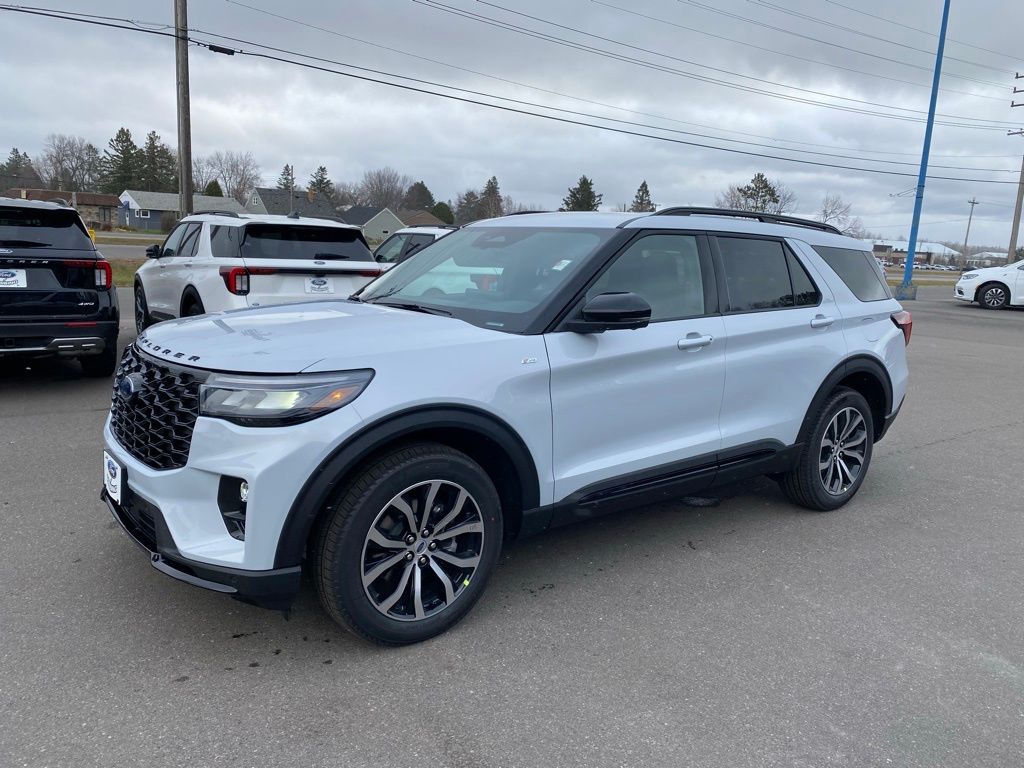 2026 Ford Explorer ST-LINE's photo