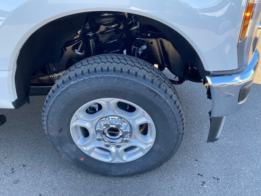 2026 Ford F-350 Super Duty XLT - Photo 6