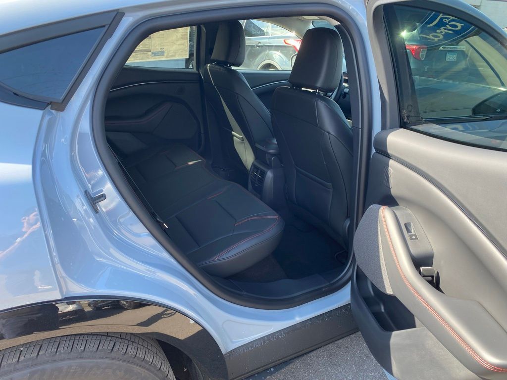 2025 Ford Mustang Mach-E Premium - Photo 9