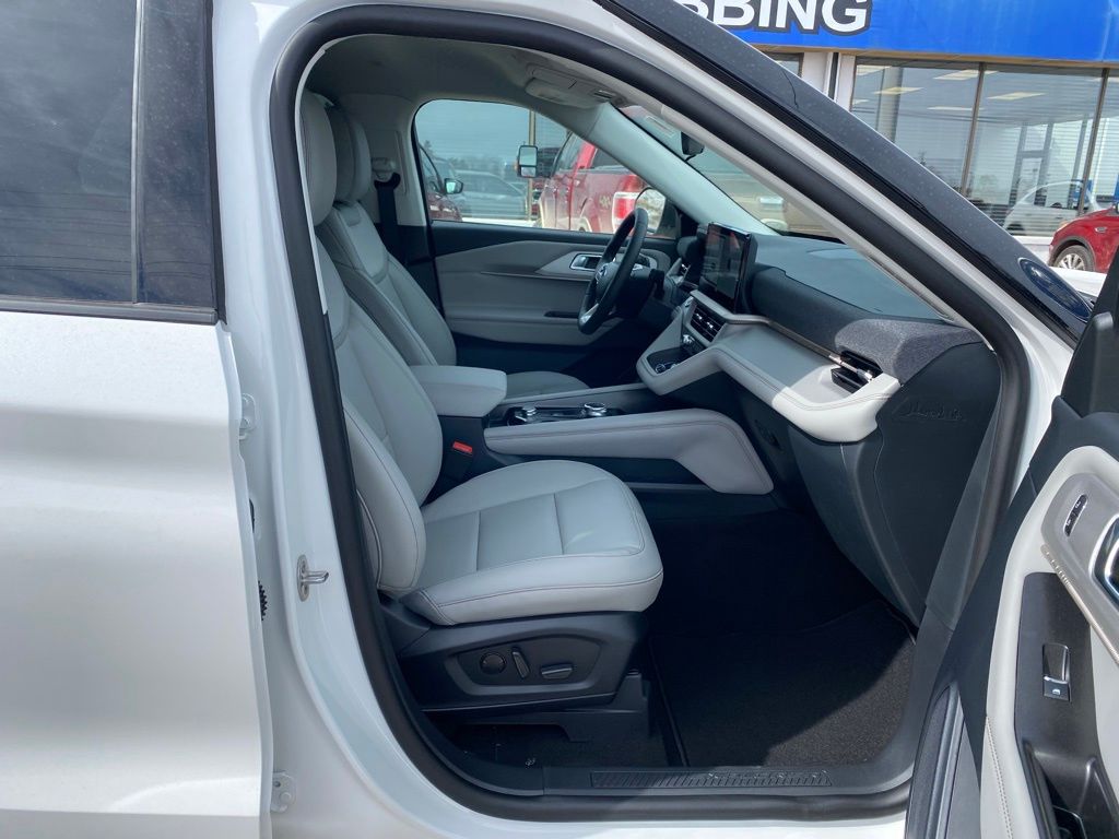 2026 Ford Explorer Active - Photo 8