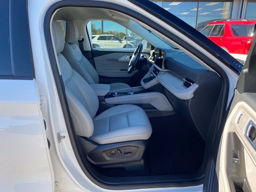 2026 Ford Explorer Active - Photo 8