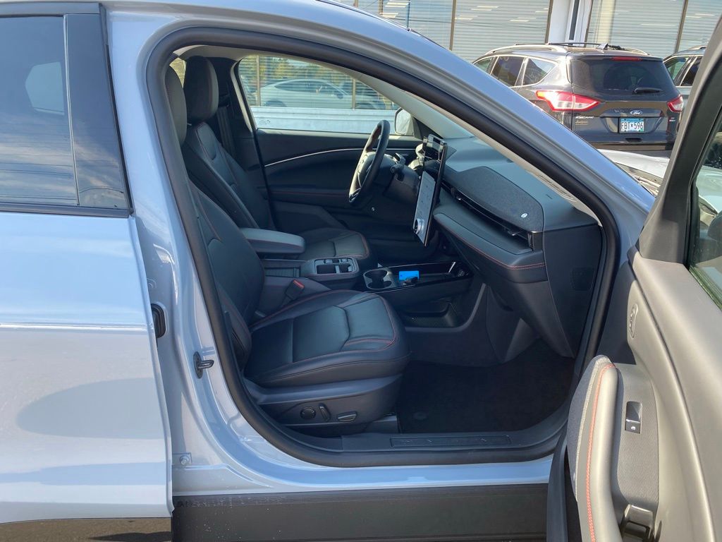 2025 Ford Mustang Mach-E Premium - Photo 8