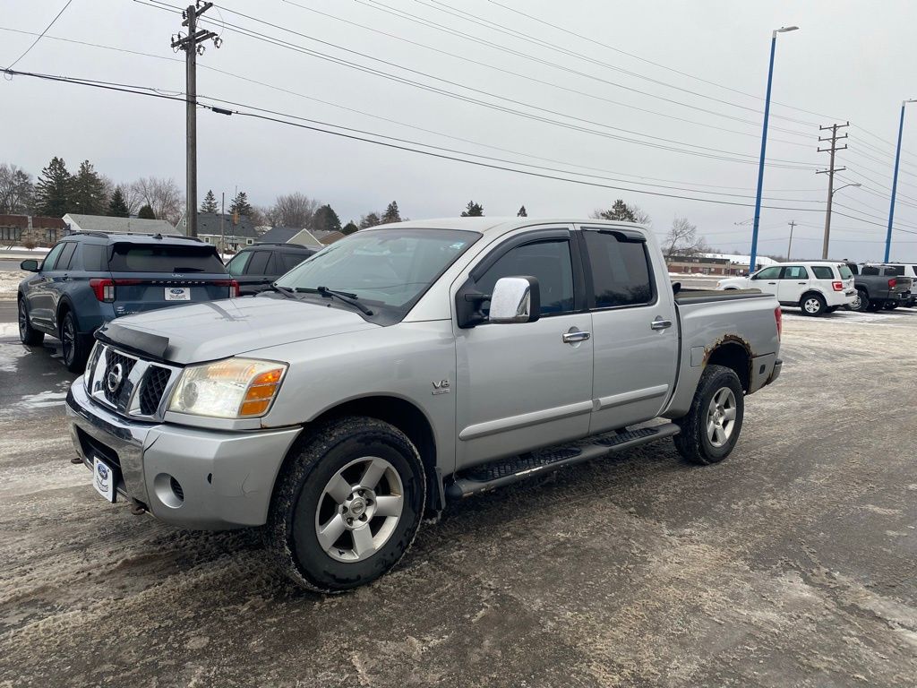 2004 Nissan Titan SE's photo