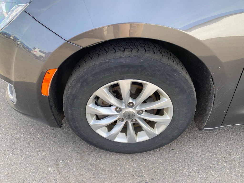 Used 2019 Chrysler Pacifica Touring L with VIN 2C4RC1BG1KR639897 for sale in Hibbing, Minnesota