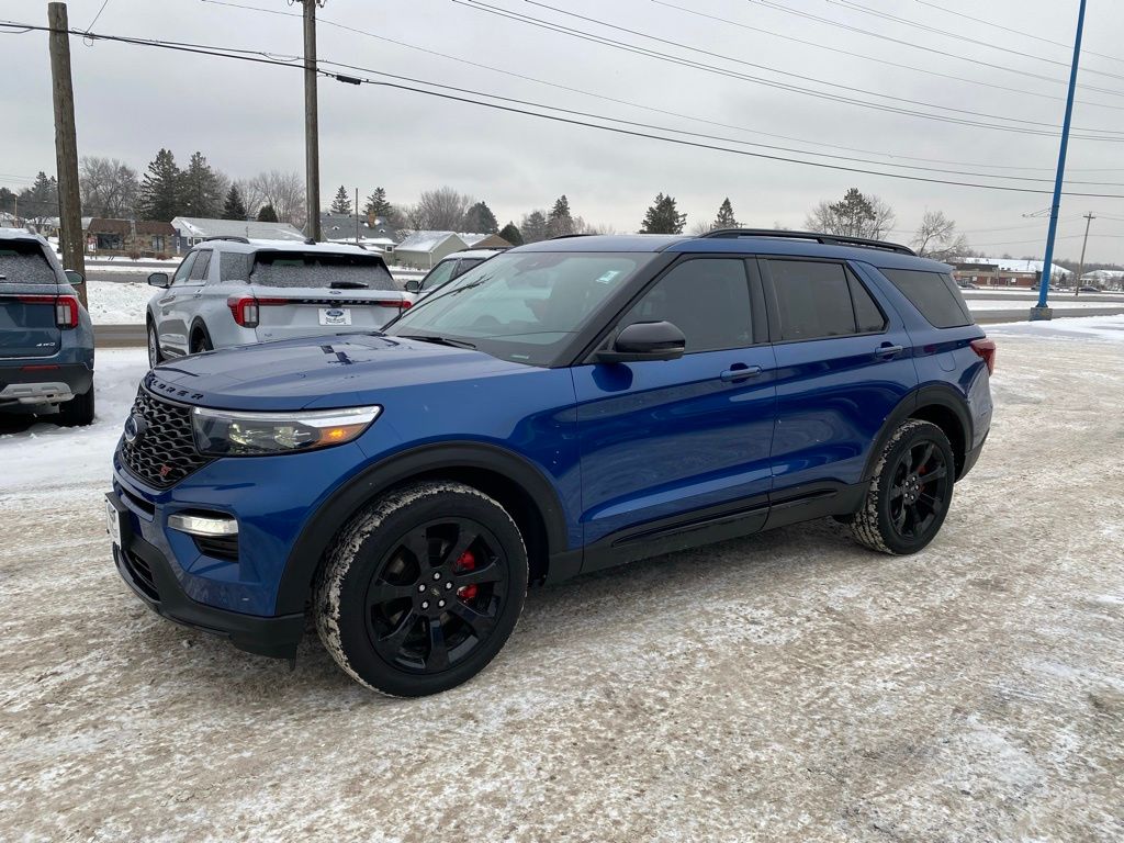 2023 Ford Explorer ST's photo