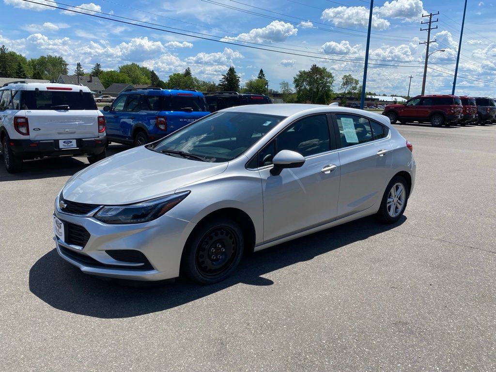2017 Chevrolet Cruze LT Hatchback Auto's photo