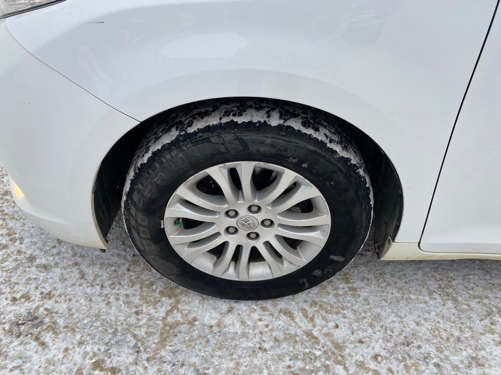 Used 2014 Toyota Sienna XLE with VIN 5TDYK3DC2ES520613 for sale in Hibbing, Minnesota